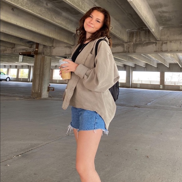 Meet your Posher, Alycea!! - Picture 5 of 7